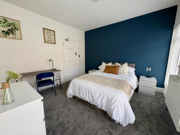 4 bed House to rent Image 9
