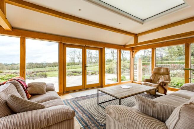 6 bed Detached for sale Image 8