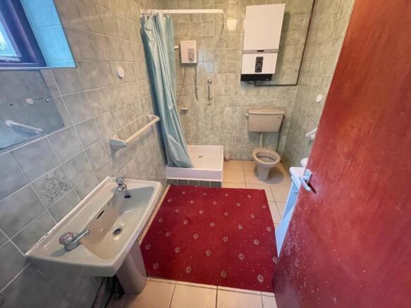 GROUND FLOOR SHOWER ROOM
