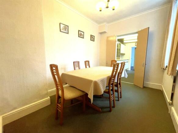 breakfast room.JPG