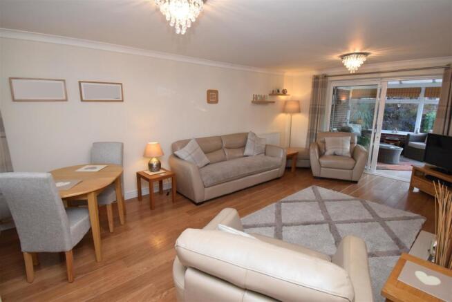 Lounge/Dining Room