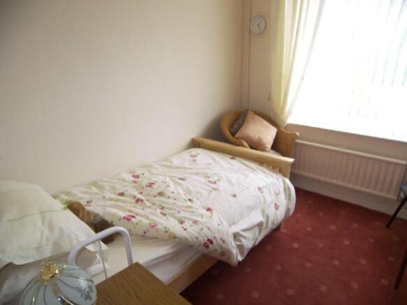 BEDROOM 2