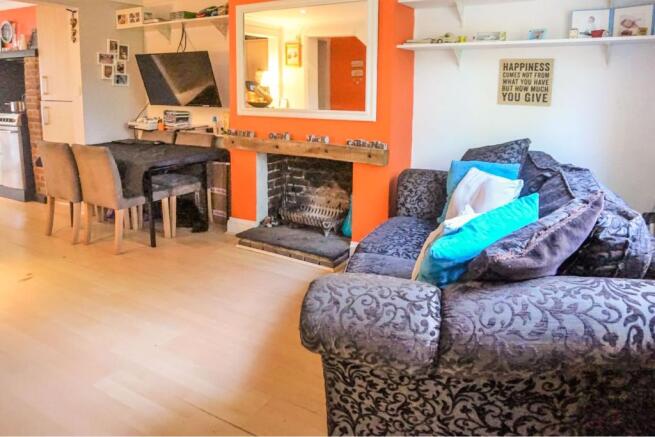 Lounge/Dining Room
