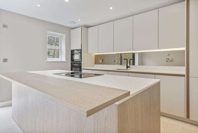 4 bed Detached for sale Image 7