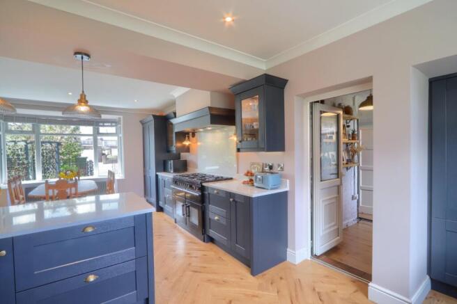 4 bed Detached for sale Image 4