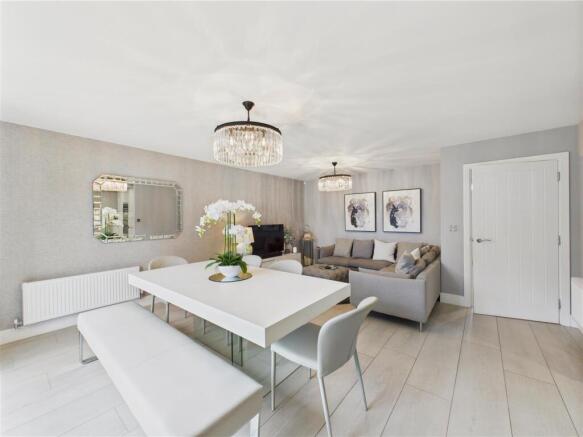 5 bed Detached for sale Image 11