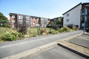 Flat 22, The Pines, Forest Close, Slough SL2 4FJ