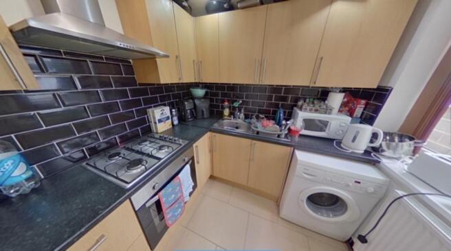 3 bed House Share to rent Image 4