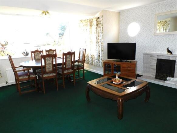 15 WO Lounge NEW.JPG