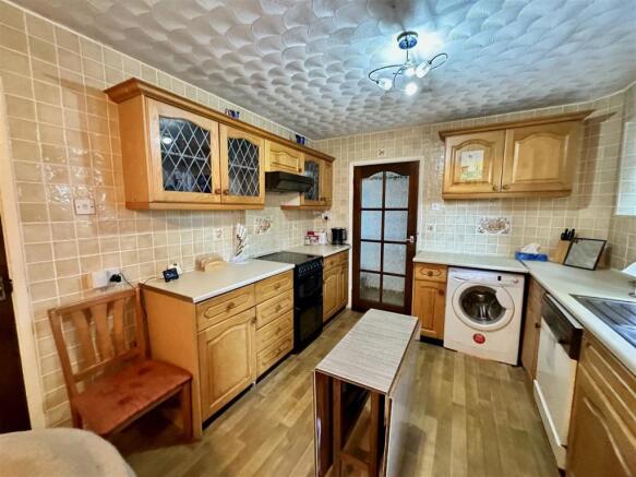 KITCHEN/DINING ROOM