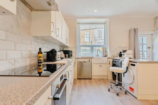 2 bed Terraced for sale Image 8