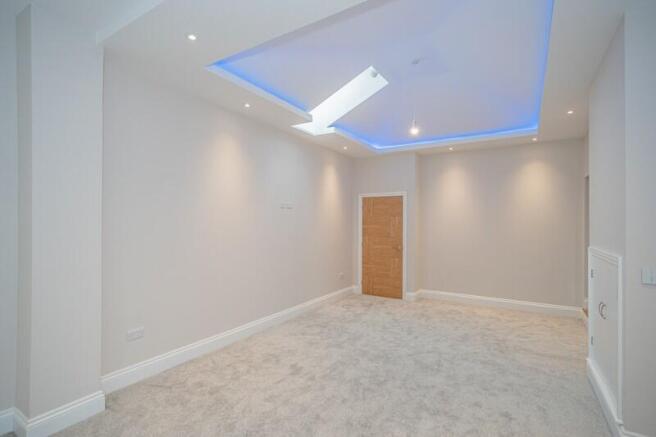 4 bed Detached for sale Image 9