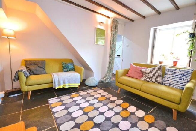 Sitting room 2.jpg