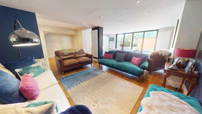 5 bed Semi-Detached for sale Image 7