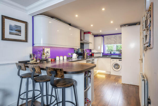 KITCHEN BREAKFAST BAR