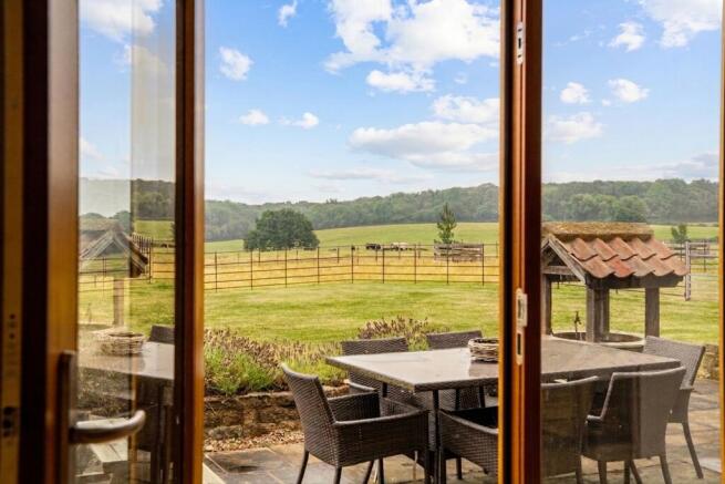 4 bed Barn Conversion to rent Image 12
