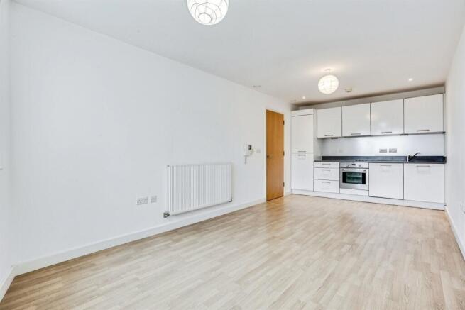 2 bed Flat for sale Image 7