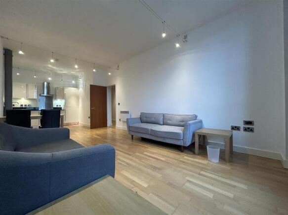 Livingroom (3).jpeg
