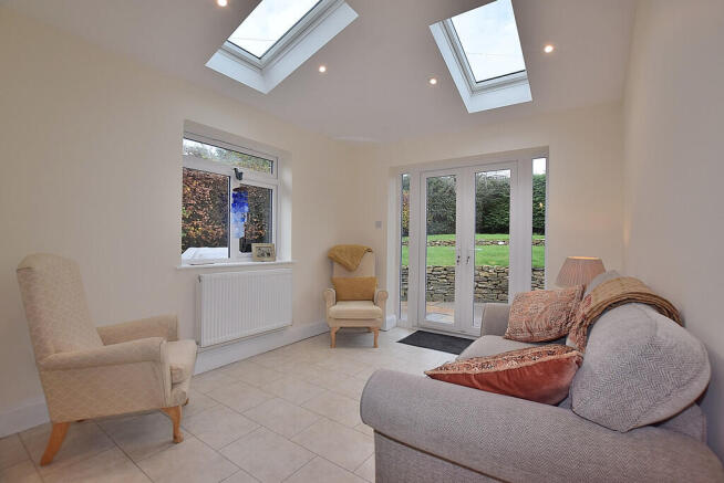 4 bed Detached for sale Image 12