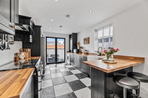 Causeway Avenue, Warrington, WA4