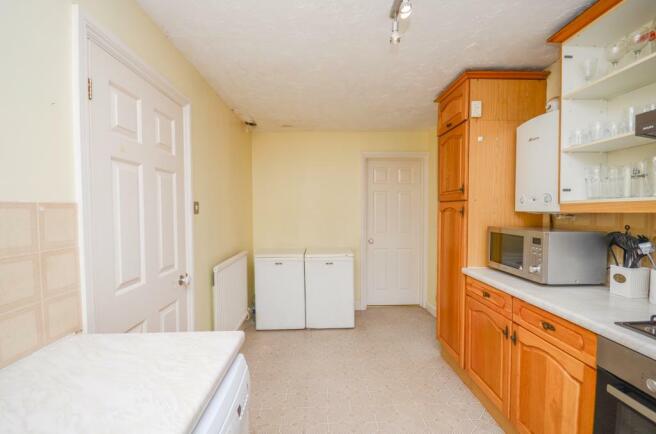Kitchen 2.jpg