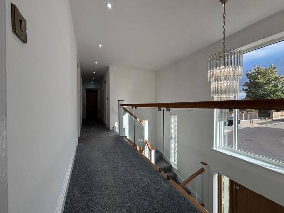 4 bed Detached for sale Image 11