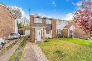 100, Redwood Avenue, Reading RG5 4DR