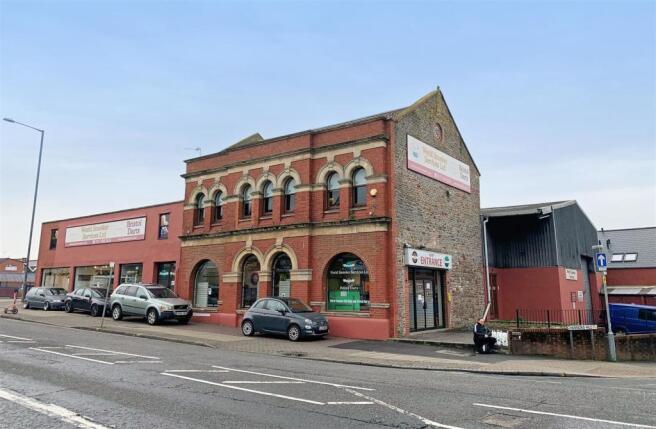 1 - Spacious Warehouse & Offoces To Let, Fishponds