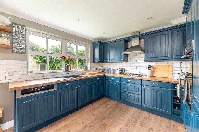 4 bed Detached for sale Image 4