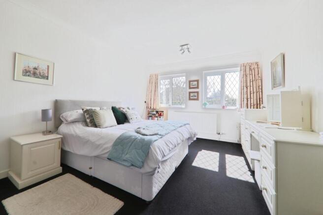 6 bed Detached for sale Image 9