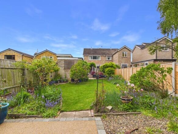 2 bed Semi-Detached for sale Image 11