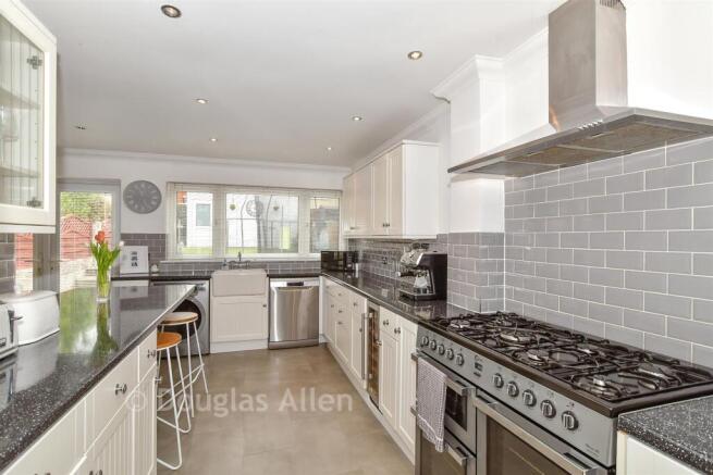 Kitchen/Breakfast Area