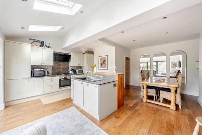 3 bed Semi-Detached for sale Image 6