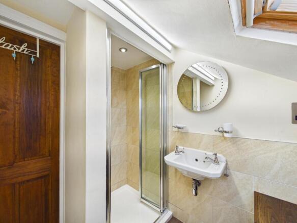 6 bed Detached for sale Image 7