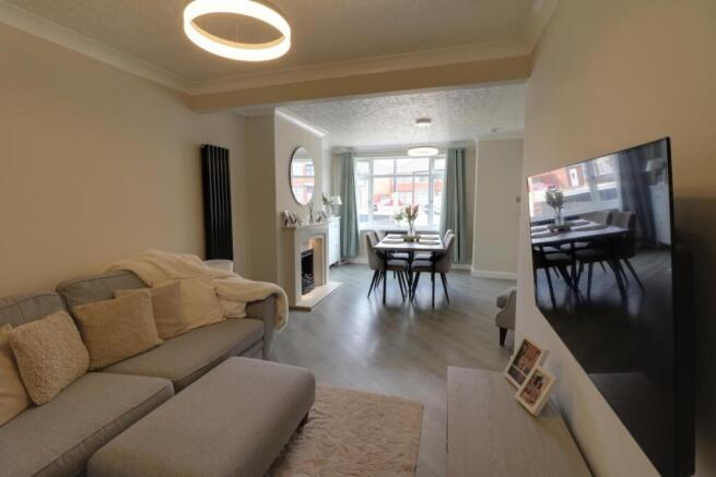 3 bed Semi-Detached for sale Image 3