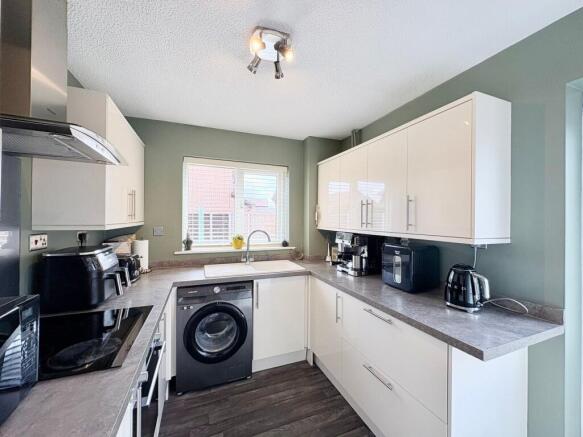 3 bed Semi-Detached for sale Image 7