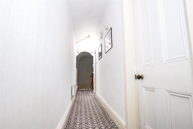 FIRST FLOOR LANDING