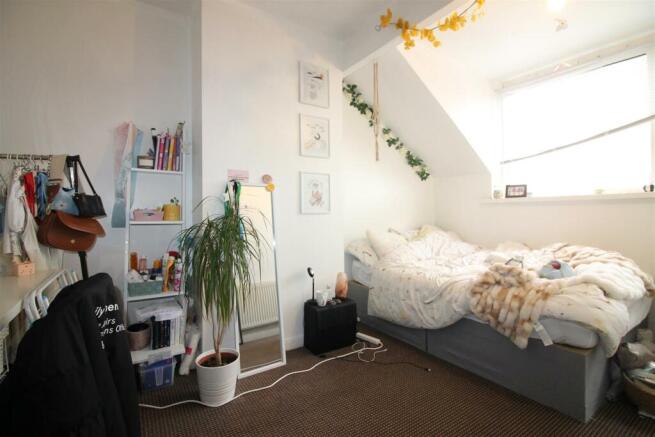 3 bed House to rent Image 5
