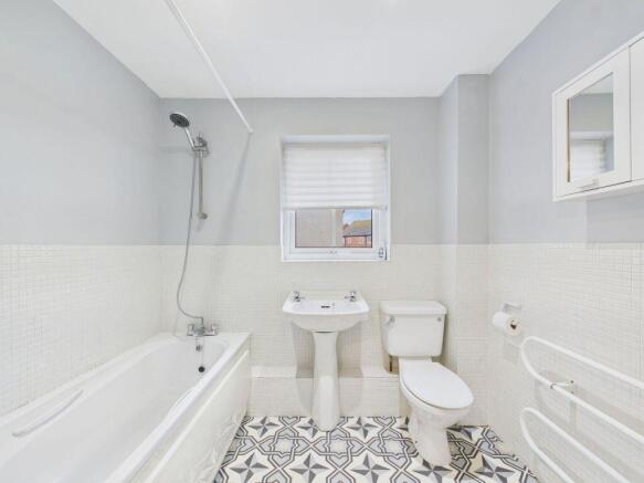 2 bed Flat for sale Image 7