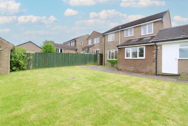 4 bed Detached to rent Image 12