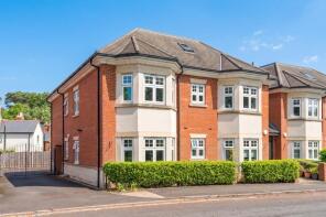 Flat 10, Manor Court, Hook Heath Avenue, Woking GU22 0HS
