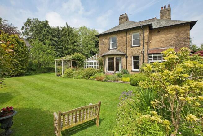 5 bed Detached for sale Image 10