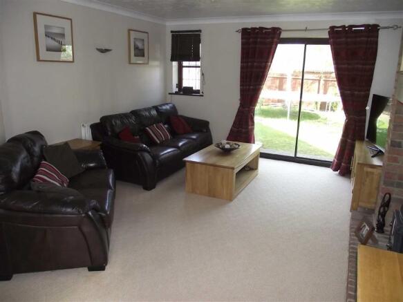 LIVING ROOM REVERSE