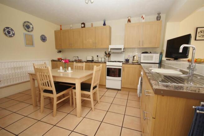 KITCHEN / BREAKFAST ROOM