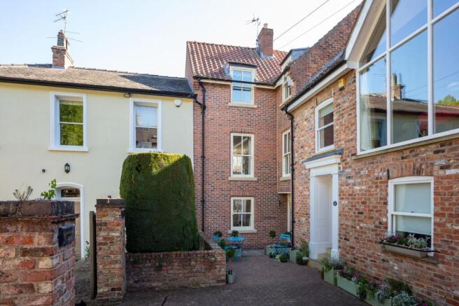 4 bed Town House for sale Image 5