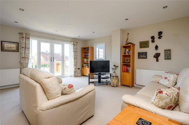 5 bed Detached for sale Image 4