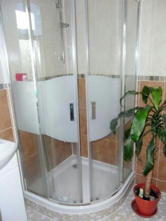 Fully tiled shower r