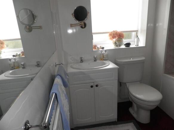 SHOWER ROOM/WC