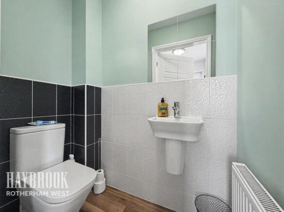4 bed Detached for sale Image 8