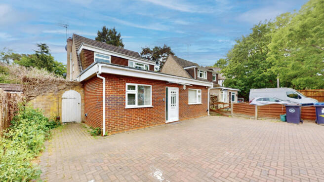 Family Home, 5 Beds, Woking.